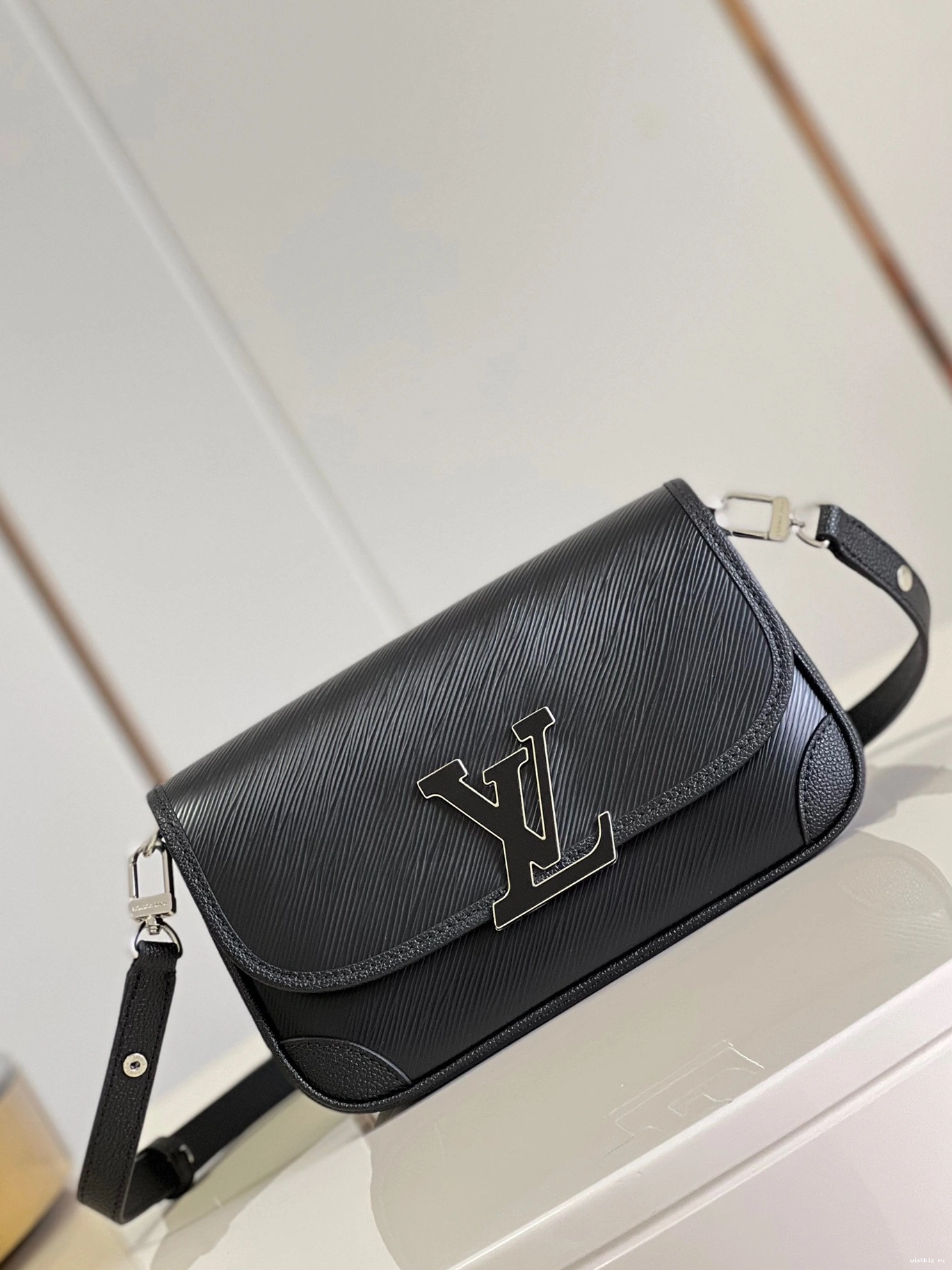 WIS LOUIS VUITTON BUCI 1114